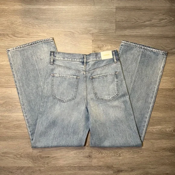 Express, High Waisted Wide Leg Jeans - Light Wash - Size 2R - Picture 13 of 13